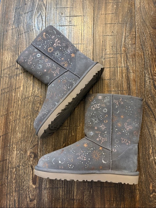 UGG Classic Mini Zodiac Boots Grey Size 8 NWOB - Picture 3 of 9